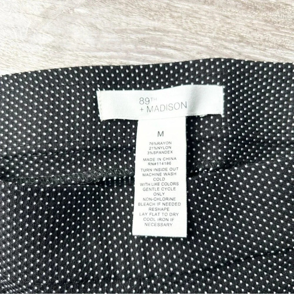 89th & Madison Polka Dots Textured Cropped Pants - Picture 4 of 9